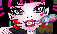 Draculaura Dentist